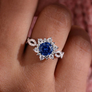 Anello Fiore con Zaffiro di Cristallo | Oro Bianco