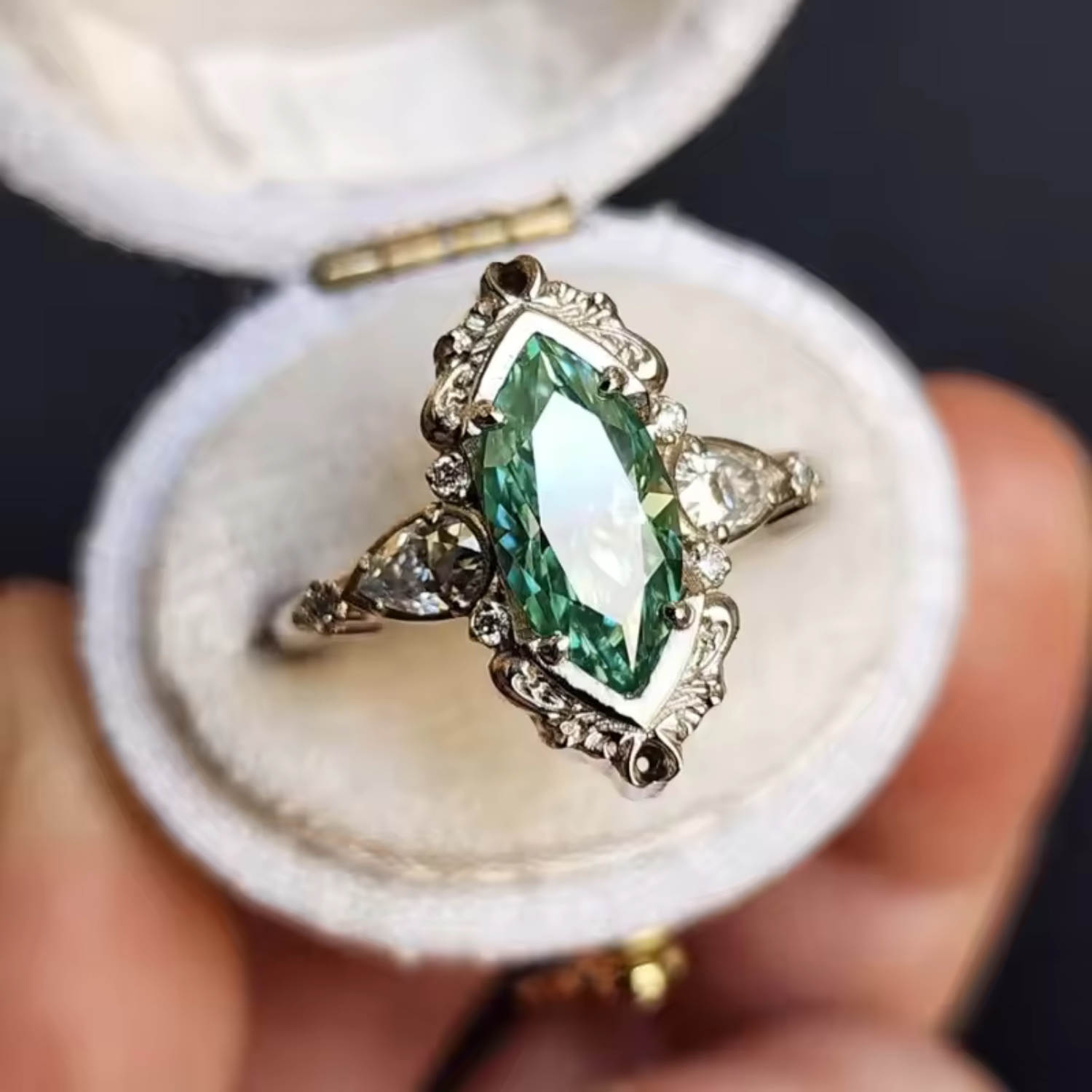Anello Vaelira Thornewyn