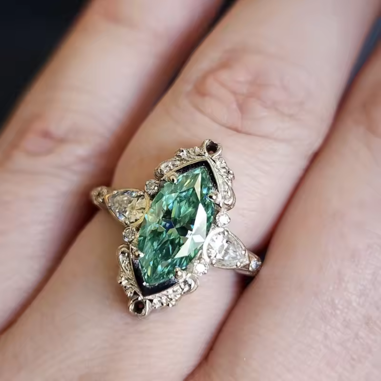 Anello Vaelira Thornewyn