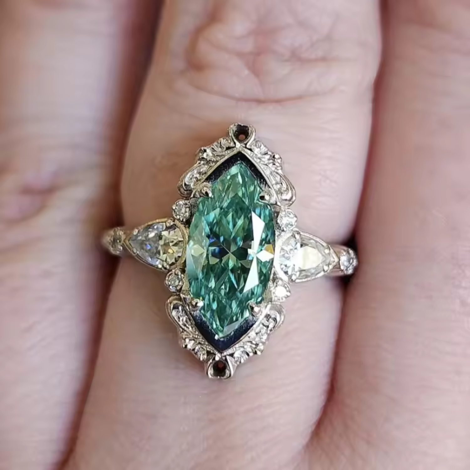 Anello Vaelira Thornewyn