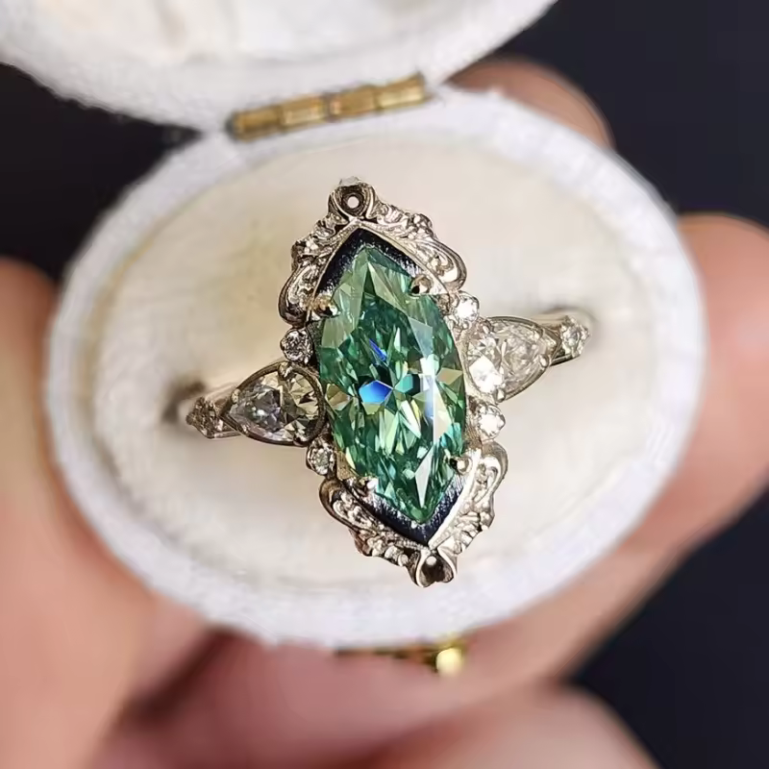 Anello Vaelira Thornewyn