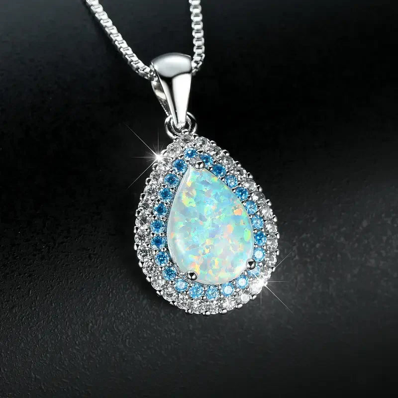 Elegante Collana con Opale Blu Scintillante | Oro Bianco